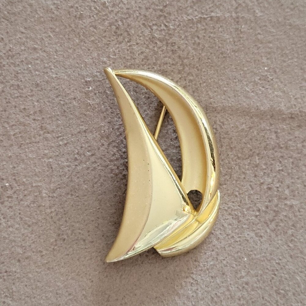 Danecraft Gold - Plated Sailboat Nautical Pin Brooch